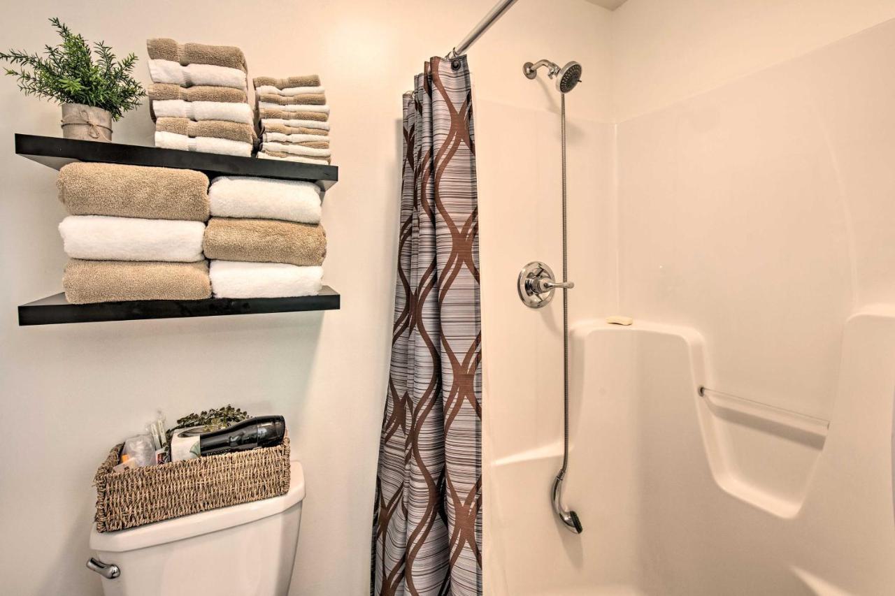 Cozy Garden Room In Welsh Mountain Suites! New Holland Bagian luar foto