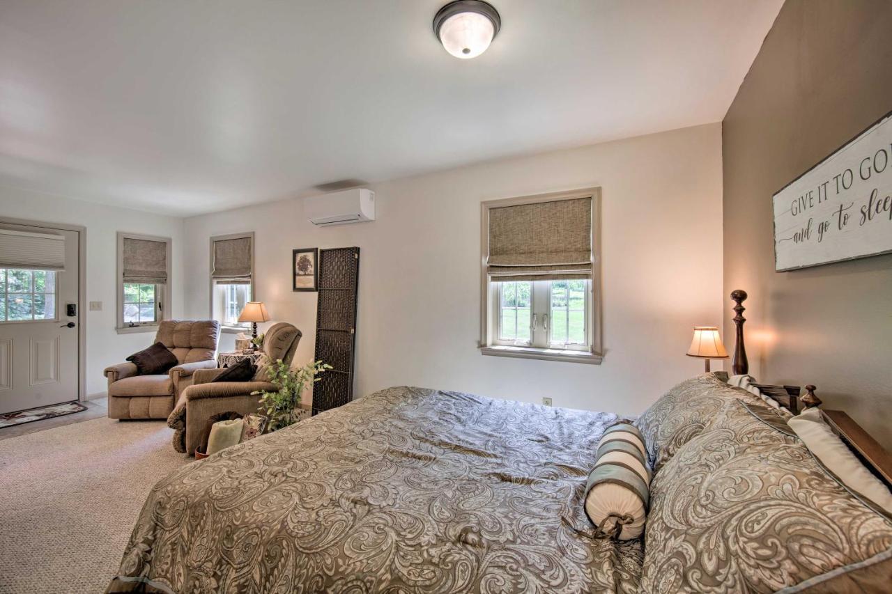 Cozy Garden Room In Welsh Mountain Suites! New Holland Bagian luar foto