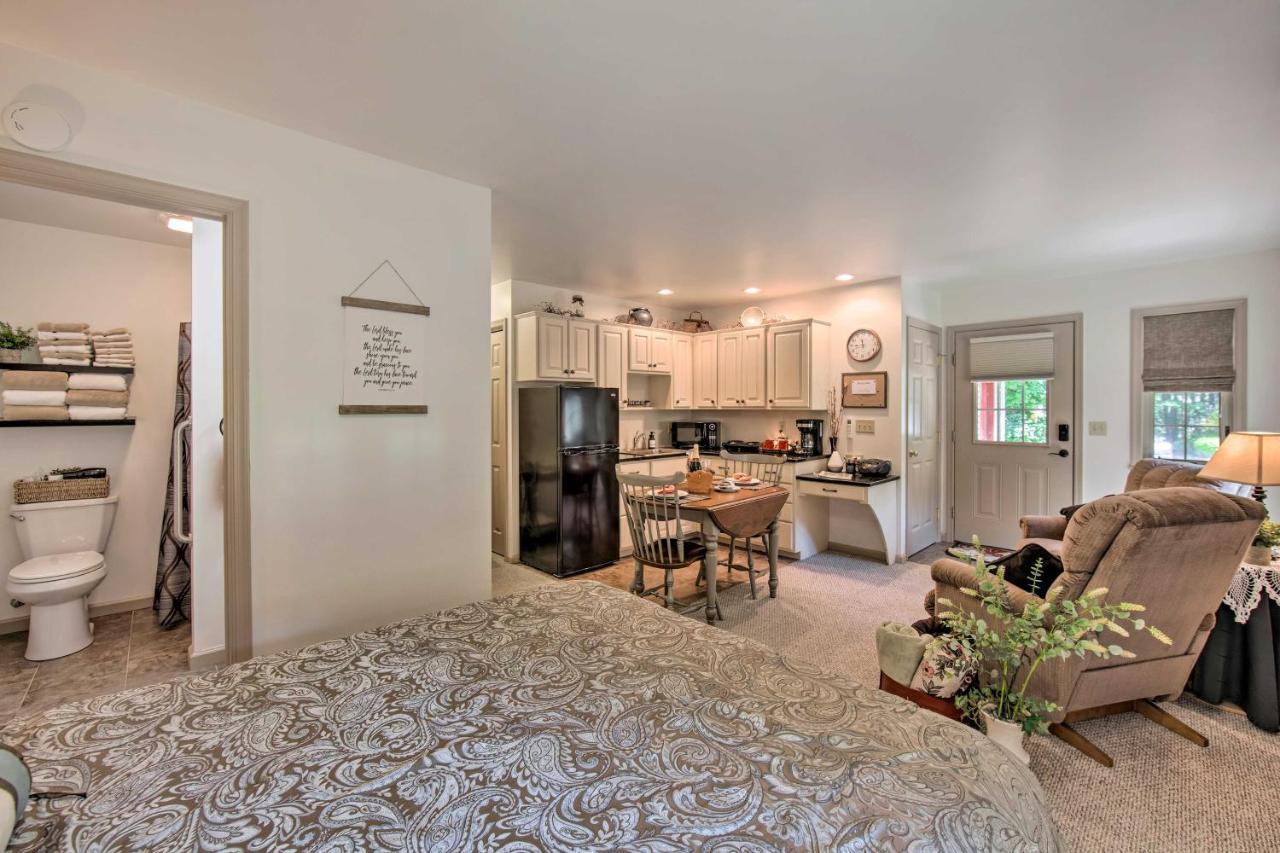 Cozy Garden Room In Welsh Mountain Suites! New Holland Bagian luar foto
